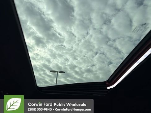 Used 2019 Dodge Charger SXT image 10