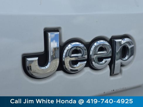 Used 2020 Jeep Grand Cherokee Laredo w/ Security & Convenience Group AWD/4WD image 13