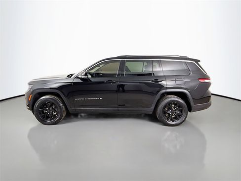 Used 2022 Jeep Grand Cherokee L Limited w/ Luxury Tech Group II image 13