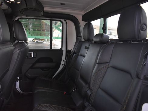 Used 2023 Jeep Gladiator Overland image 13