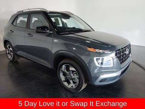 Used 2025 Hyundai Venue Limited image 3