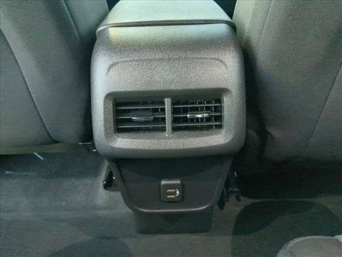 Used 2024 Chevrolet Equinox LT image 17