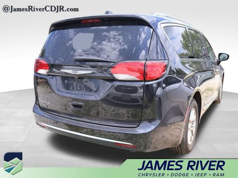 Used 2020 Chrysler Pacifica Touring-L w/ Advanced Safetytec Group FWD image 13