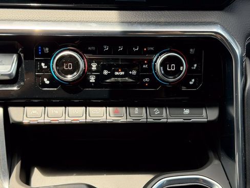 Used 2024 GMC Sierra 1500 Denali w/ Technology Package AWD/4WD image 28