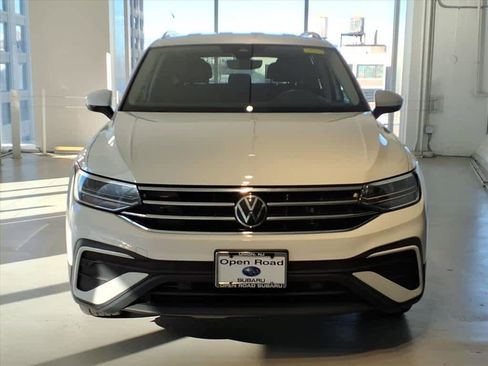 Used 2022 Volkswagen Tiguan SE image 2