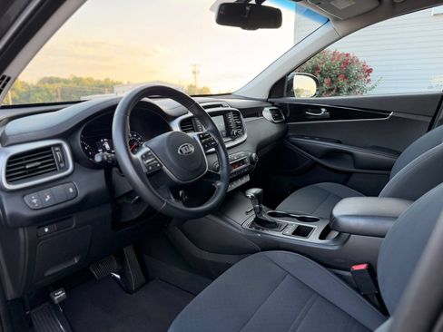 Used 2019 Kia Sorento AWD V6 w/ LX V6 Convenience Package image 13