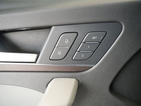 Used 2022 Audi Q5 2.0T Premium w/ Convenience Package image 28