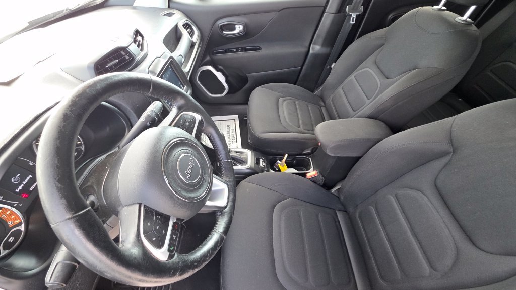 Used 2020 Jeep Renegade Latitude w/ Cold Weather Group FWD image 12