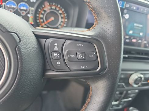 Used 2024 Jeep Gladiator Mojave w/ Technology Group AWD/4WD image 20