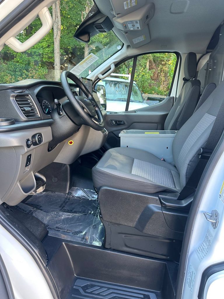 Used 2024 Ford E-Transit Low Roof RWD image 11