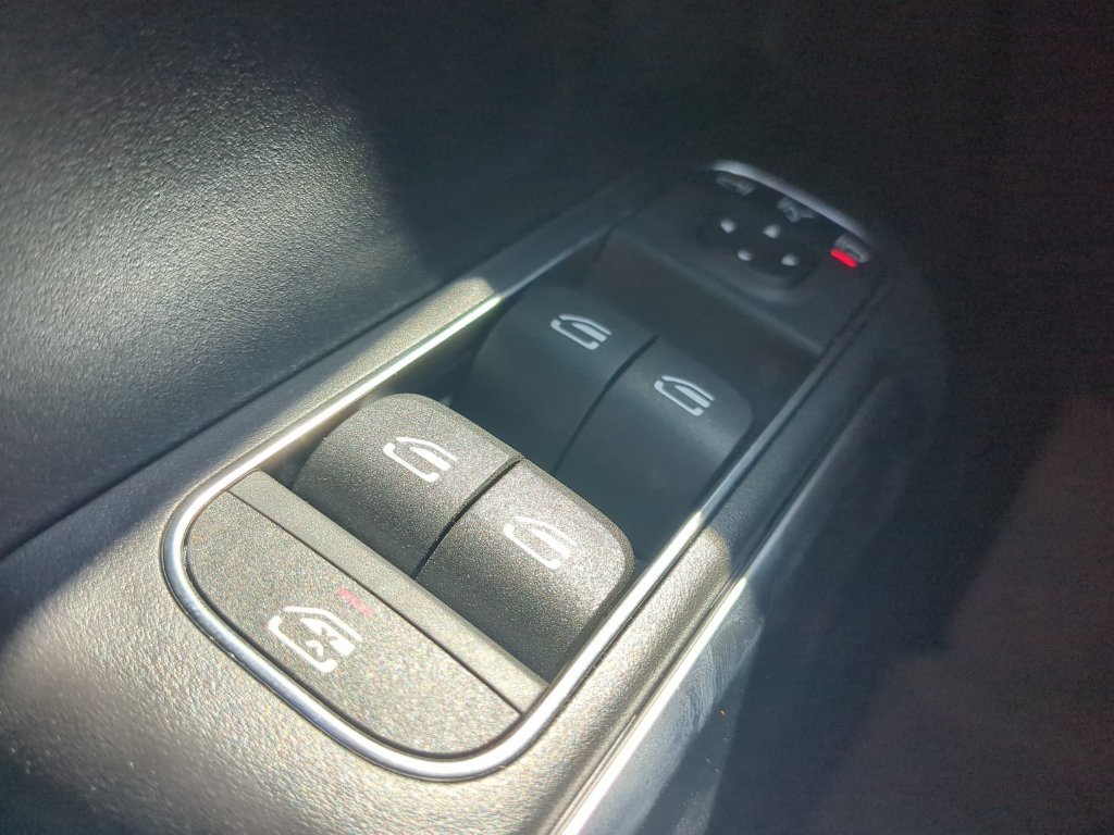 Used 2024 Mercedes-Benz GLB 250 image 11