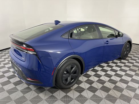 Used 2025 Toyota Prius LE AWD/4WD image 13
