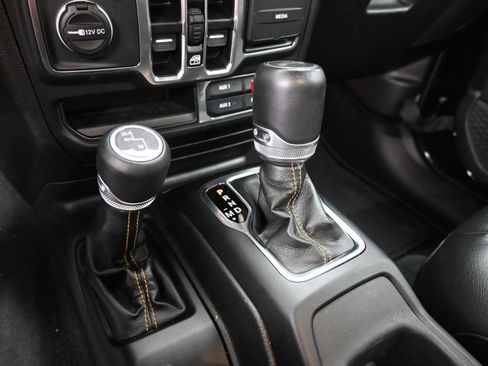 Used 2023 Jeep Wrangler Unlimited Sahara image 31