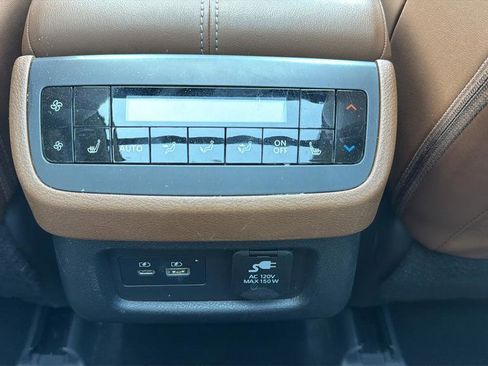 Certified 2023 Nissan Pathfinder Platinum w/ Black Appearance Package AWD/4WD image 18