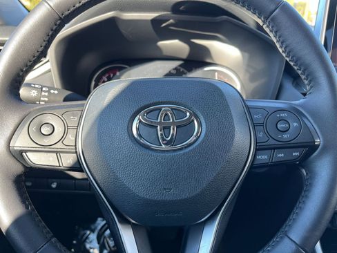 Used 2025 Toyota RAV4 XLE image 27