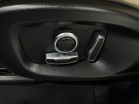 Used 2020 Jaguar F-PACE Premium image 18