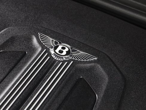 Used 2019 Bentley Bentayga image 30