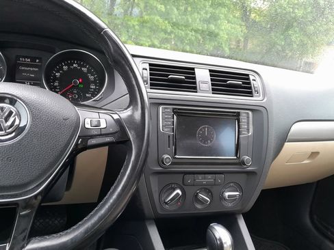 Used 2017 Volkswagen Jetta SE FWD image 17