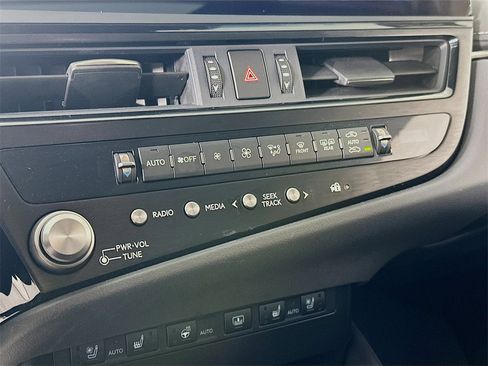 Used 2025 Lexus ES 350 Ultra Luxury image 18