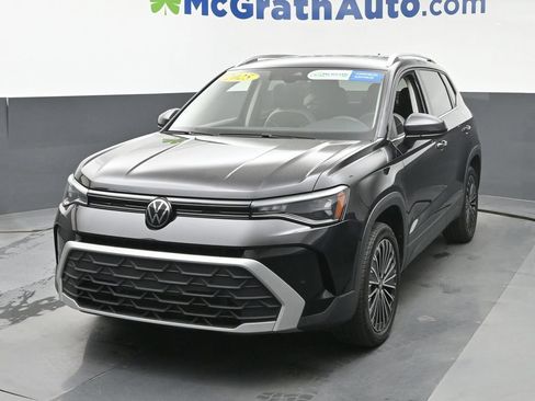 Used 2025 Volkswagen Taos SE FWD image 21