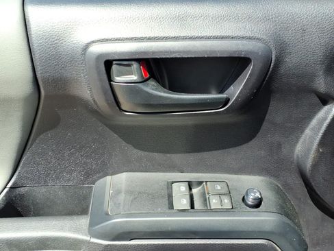 Used 2020 Toyota Tacoma SR RWD image 11