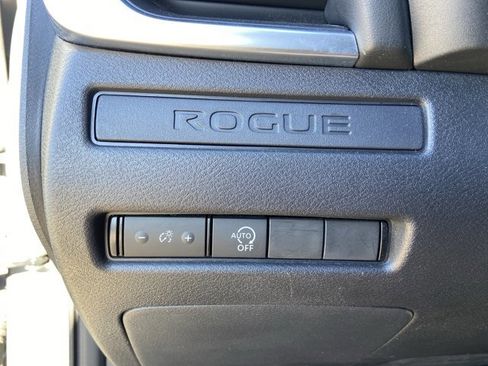 Used 2023 Nissan Rogue S image 42
