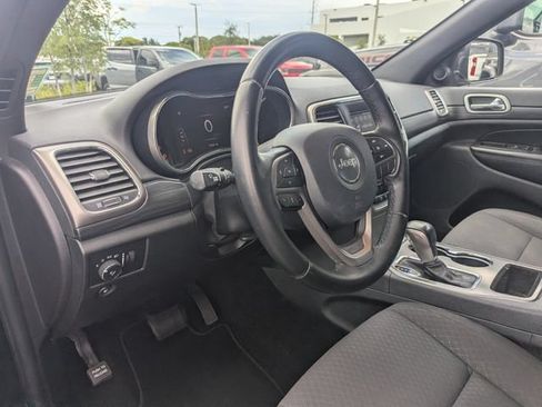 Used 2020 Jeep Grand Cherokee Laredo RWD image 10