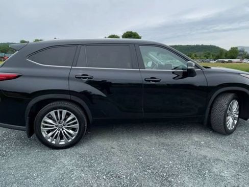 Used 2023 Toyota Highlander Platinum AWD/4WD image 9