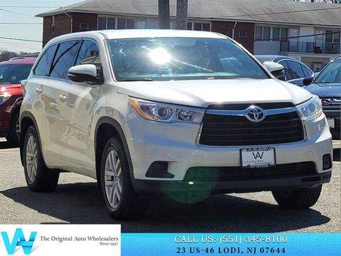 Used 2014 Toyota Highlander LE image 1