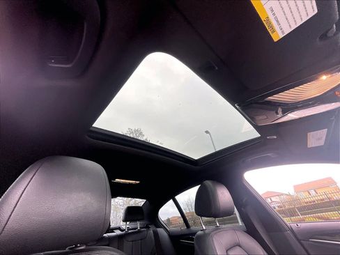 Used 2019 BMW 540i w/ Premium Package image 22