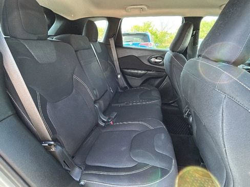 Used 2015 Jeep Cherokee Latitude w/ Cold Weather Group image 34