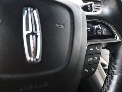 Used 2019 Lincoln Nautilus Select image 25