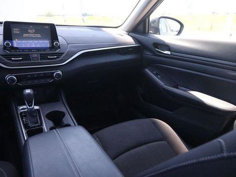 Used 2025 Nissan Altima 2.5 SV FWD image 23