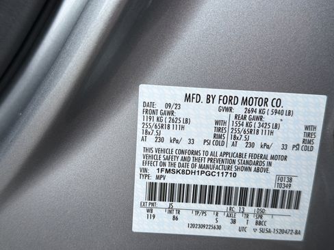 Used 2023 Ford Explorer XLT AWD/4WD image 28