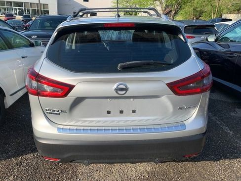 Used 2020 Nissan Rogue Sport SV w/ Technology Package AWD/4WD image 3