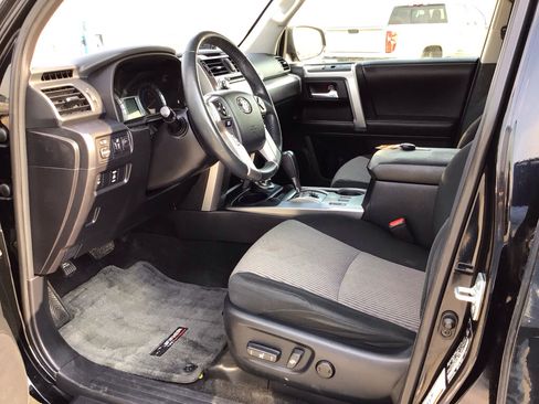 Used 2018 Toyota 4Runner SR5 AWD/4WD image 9