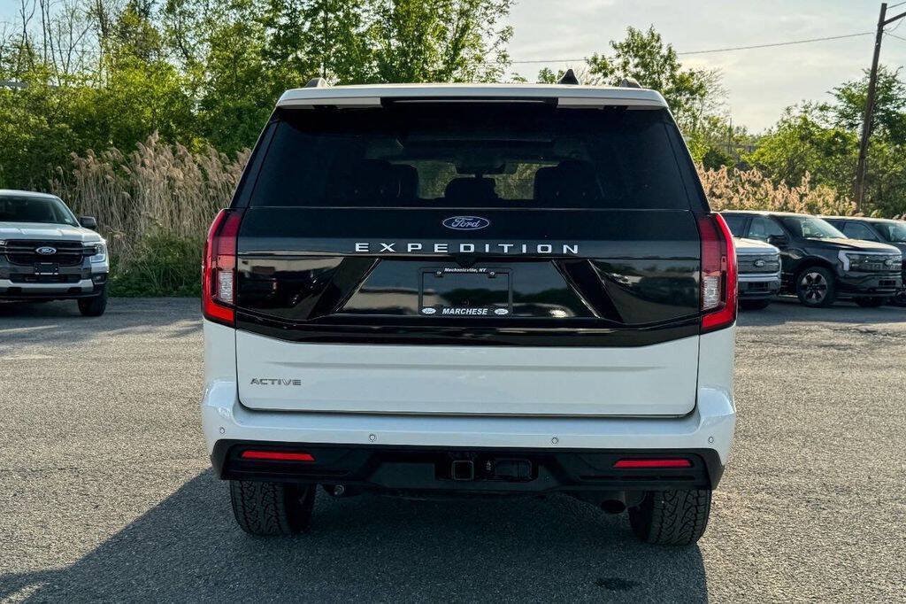 Used 2025 Ford Expedition Active AWD/4WD image 4