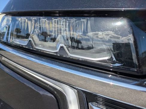 Used 2023 Chevrolet Suburban Premier image 10