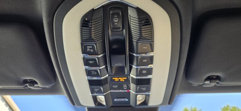 Used 2018 Porsche Cayenne Platinum Edition AWD/4WD image 25
