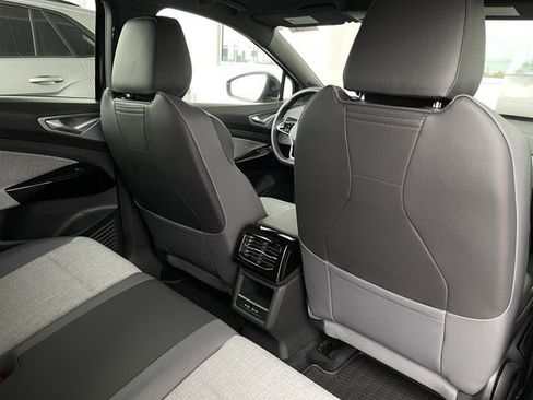 New 2025 Volkswagen ID.4 Pro image 28