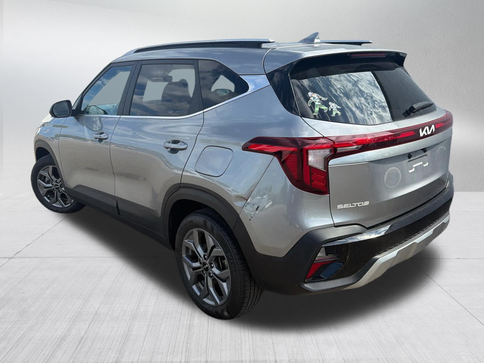 Used 2024 Kia Seltos S AWD/4WD image 2