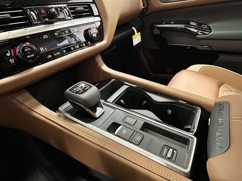 New 2026 Nissan Pathfinder Platinum image 17