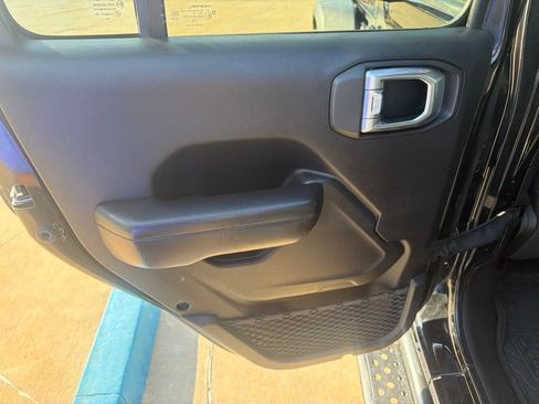 Used 2020 Jeep Wrangler Unlimited Rubicon AWD/4WD image 25