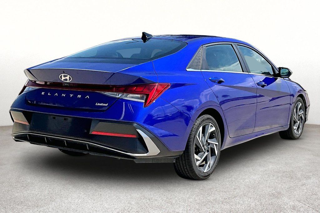 Used 2024 Hyundai Elantra Limited FWD image 13