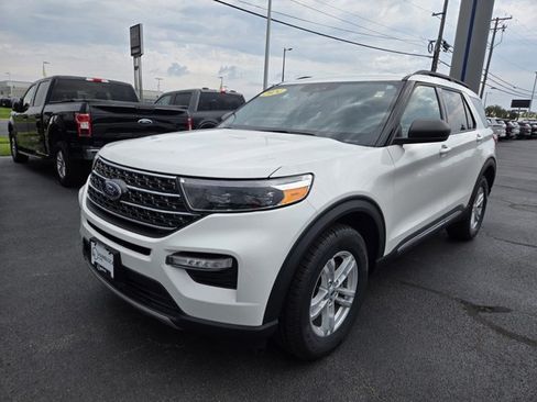Used 2024 Ford Explorer XLT w/ Equipment Group 202A AWD/4WD image 4