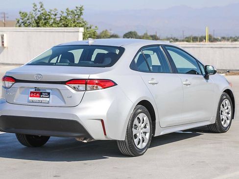 Used 2023 Toyota Corolla LE image 5