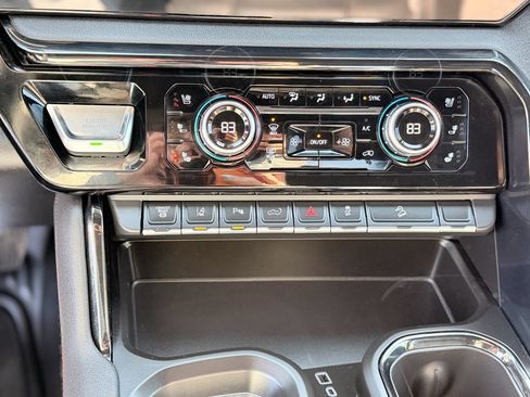 Used 2025 GMC Sierra 2500 AT4 image 27