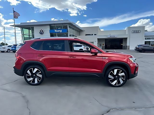 Used 2024 Volkswagen Taos SEL AWD/4WD image 2