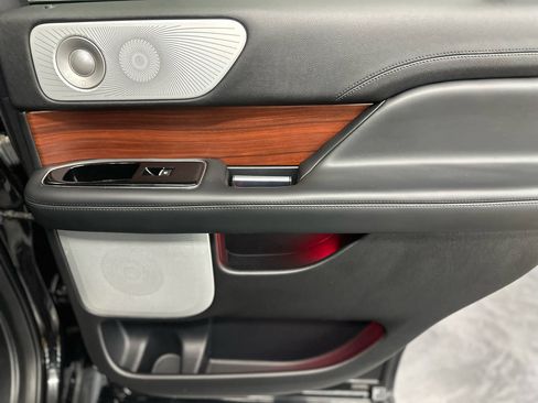 Used 2021 Lincoln Navigator Reserve w/ Luxury Package image 17