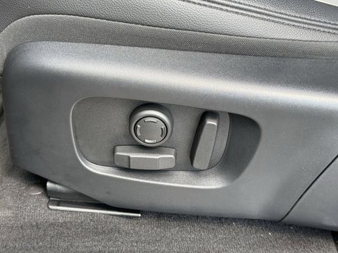 Certified 2025 Land Rover Range Rover Evoque Dynamic SE image 12